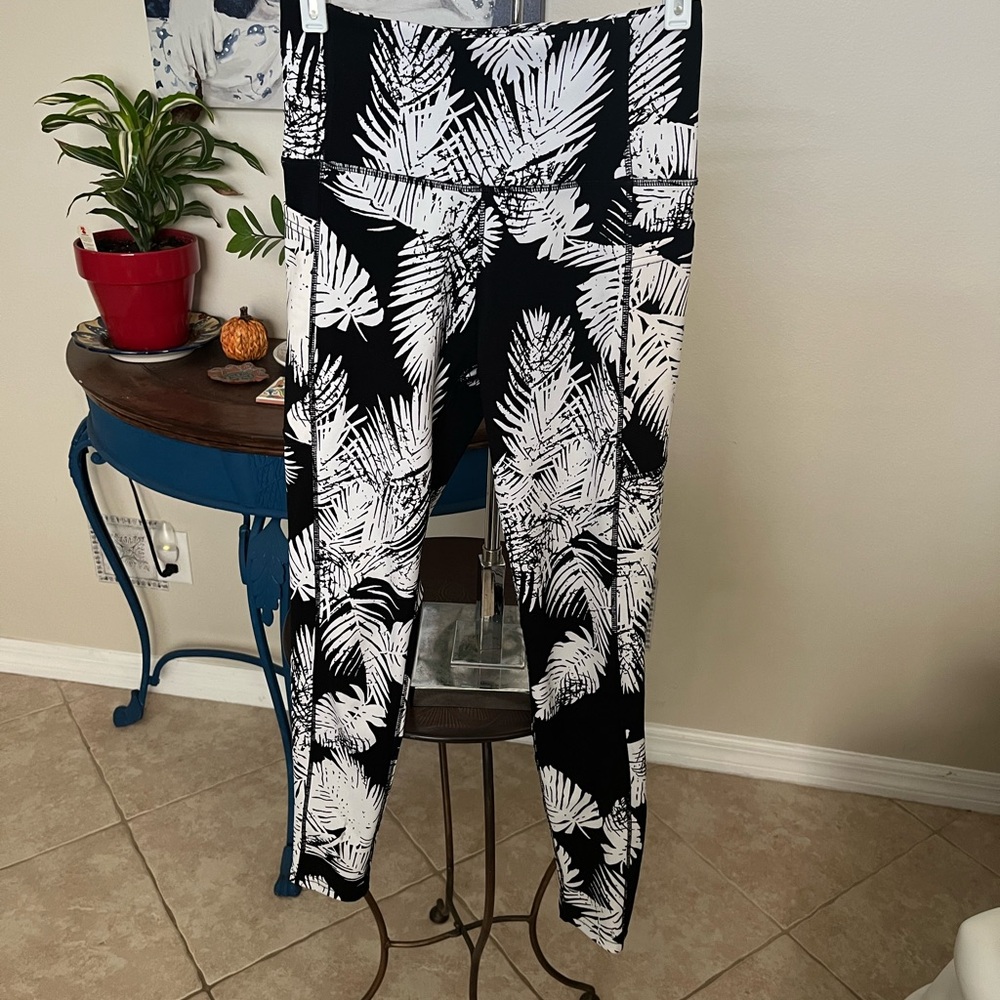 Nicole Miller Sport Tropical Leaf Leggings - S